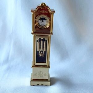 Vintage Bulova Miniature Grandfather Collectible Clock Oxford B-0554